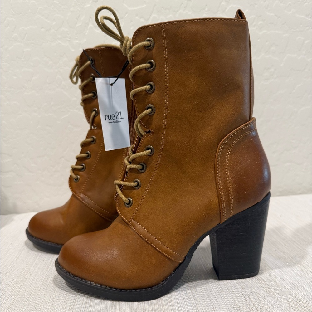 RUE21 Women's Tan Lace Up Boots - NEW w/ Tags - Size 7/8